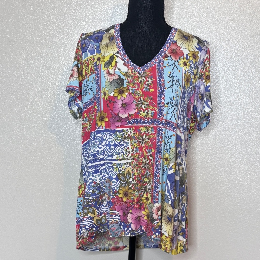Johnny Was Midsummer Favorite Short Sleeve V-Neck Swing Tee Size Medium